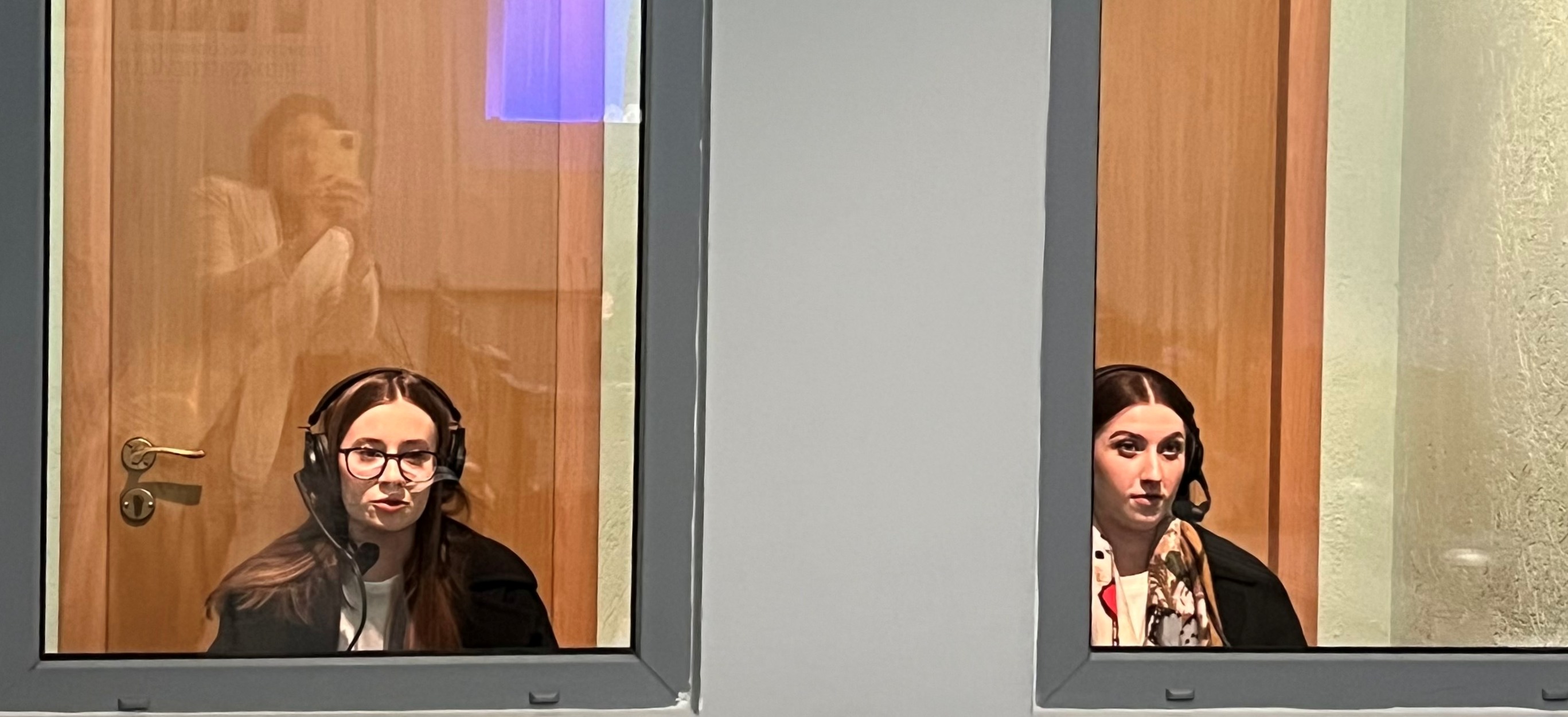 Учасники конкурсного відбору здійснюють усний переклад у кабінках